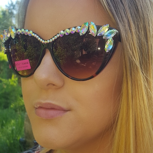 Betsey Johnson Cat Eye Sunglasses AB Crystals - Picture 8 of 8